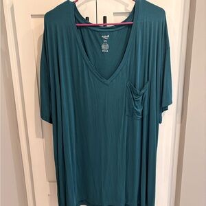 Kyte Womens relaxed v neck